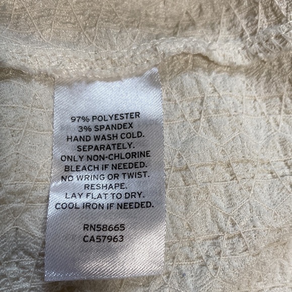 B.P Cropped Ivory V Neck Button with Loop Closure Short Sleeve Top Womens 3X - Picture 10 of 12